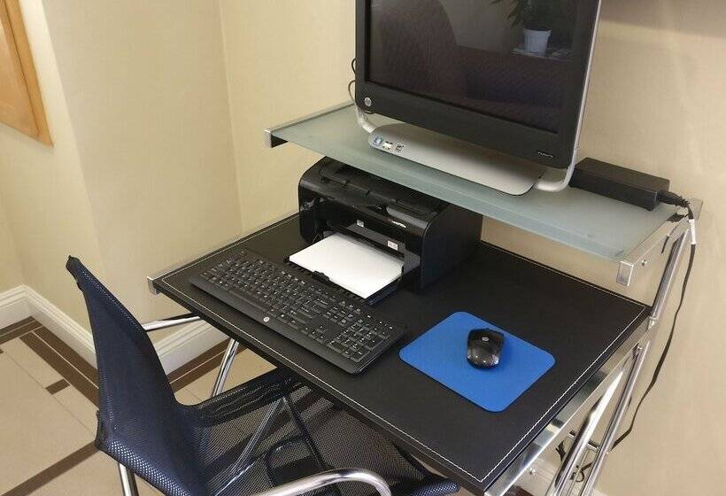 فندق Burbank Inn And Suites