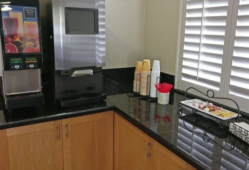 فندق Burbank Inn And Suites