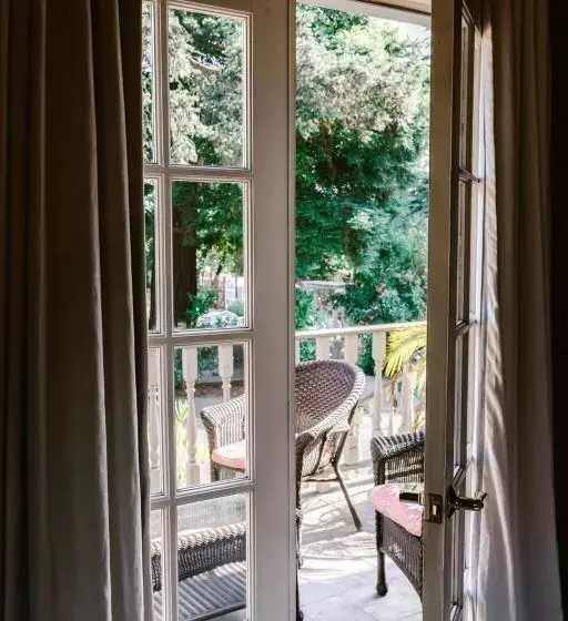 Отель Calderwood Inn