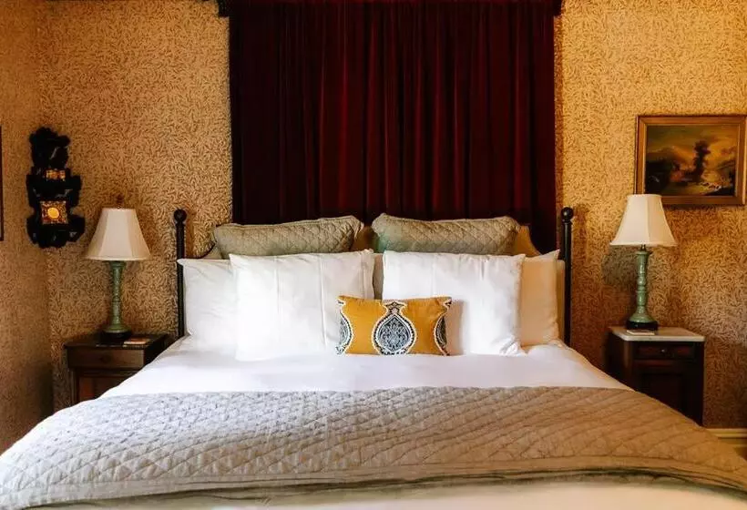 Отель Calderwood Inn