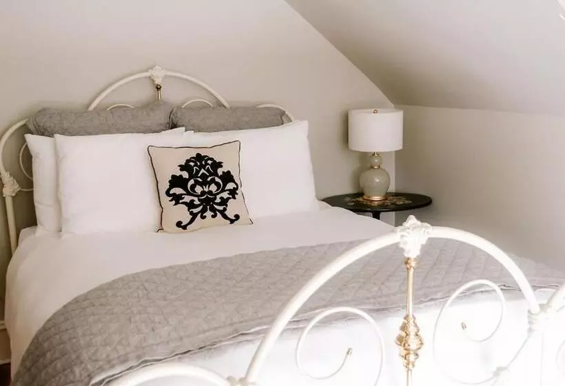 Отель Calderwood Inn