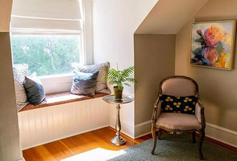 Отель Calderwood Inn