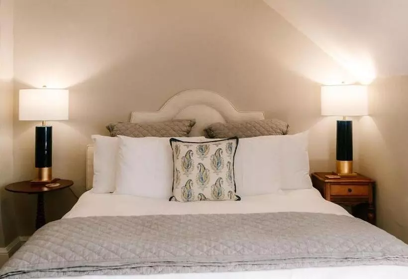 Отель Calderwood Inn