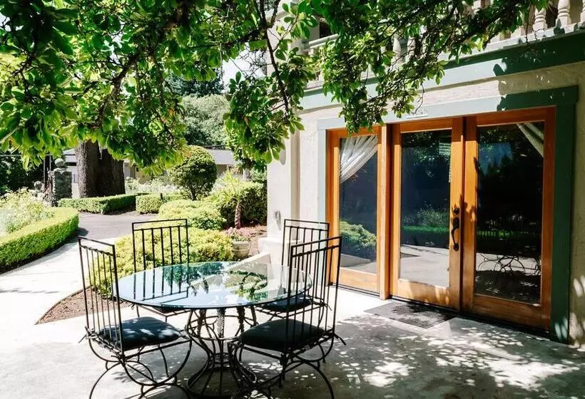 Отель Calderwood Inn