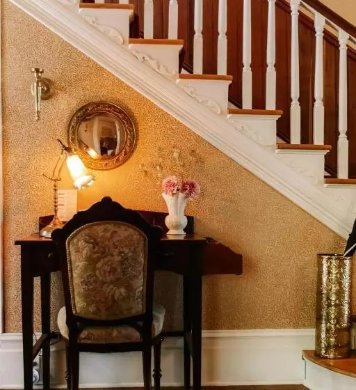 Отель Calderwood Inn