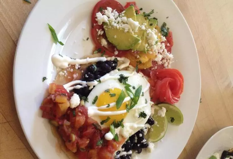 Отель Calderwood Inn