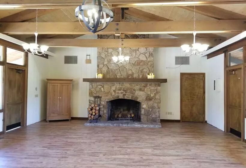 酒店 Carmel Valley Lodge