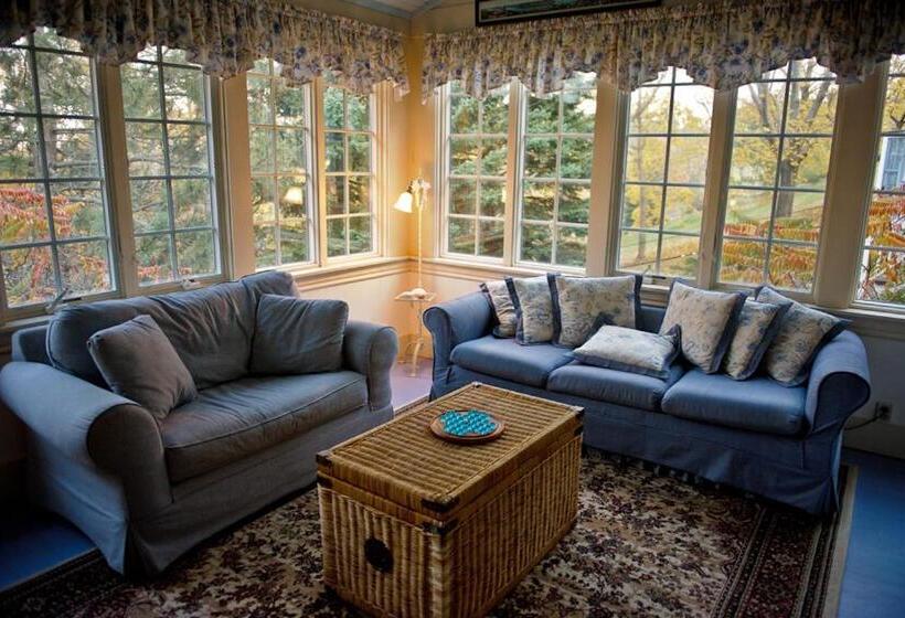 ホテル Cleftstone Inn