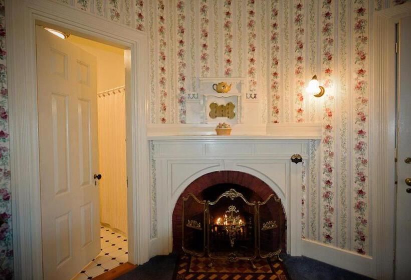 ホテル Cleftstone Inn