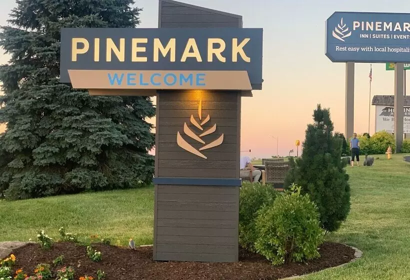 בית מלון כפרי Pinemark Inn Suites Events