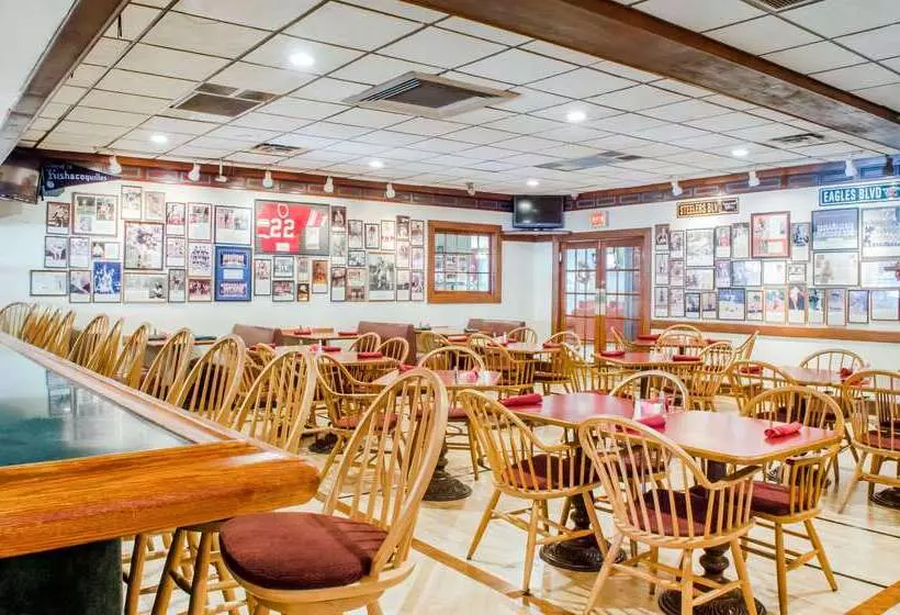 Отель Quality Inn & Suites