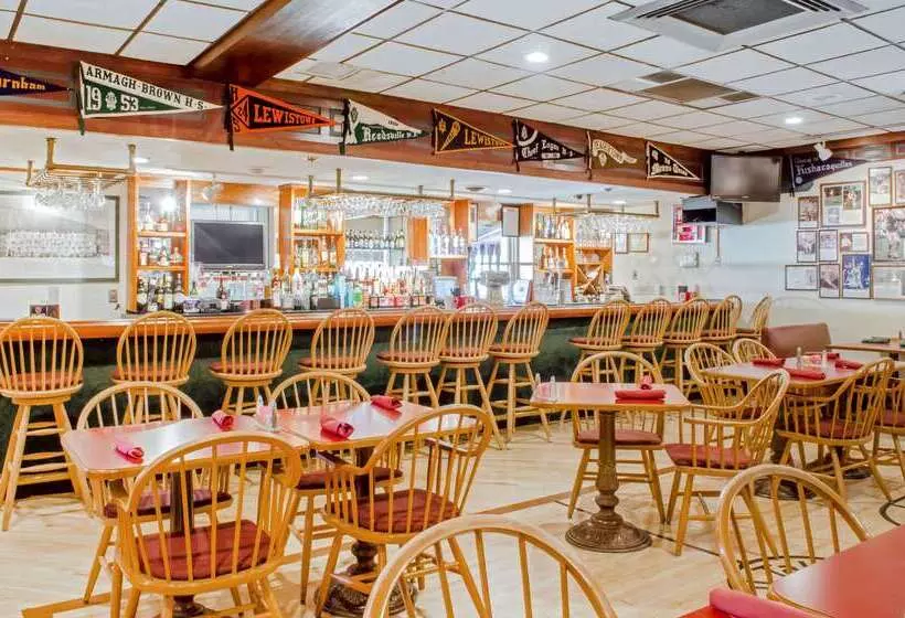 Отель Quality Inn & Suites