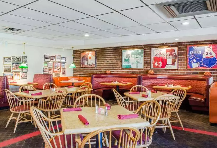 Отель Quality Inn & Suites