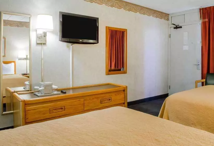 Отель Quality Inn & Suites