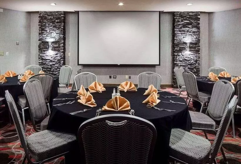 Radisson Hotel & Conference Center Coralville   Iowa City