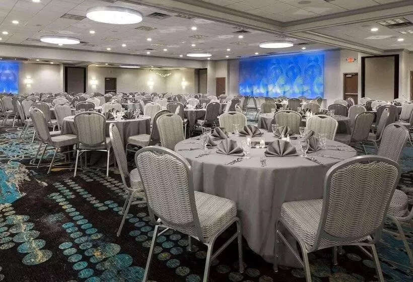 Radisson Hotel & Conference Center Coralville   Iowa City