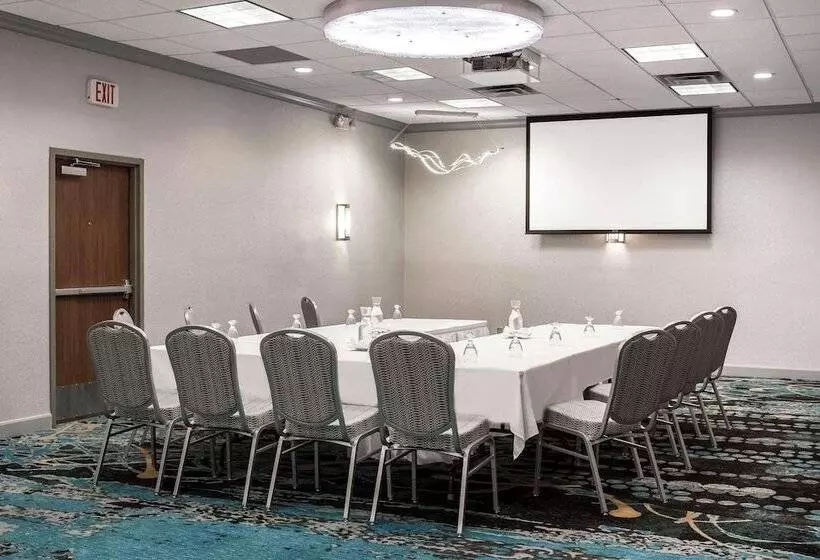 Radisson Hotel & Conference Center Coralville   Iowa City