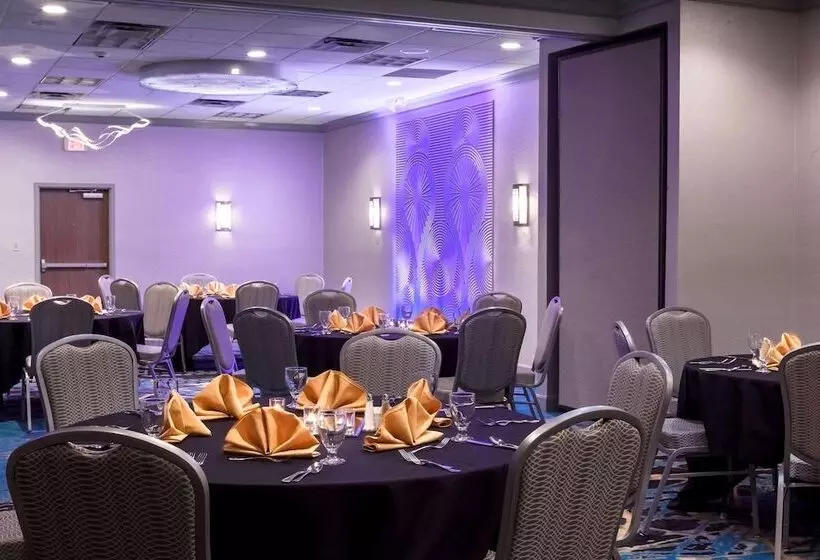 Radisson Hotel & Conference Center Coralville   Iowa City