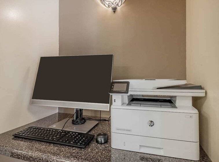 هتل Sonesta Simply Suites Charlotte University