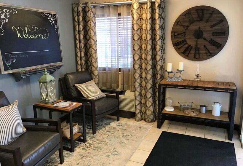 هتل Sonesta Simply Suites Charlotte University