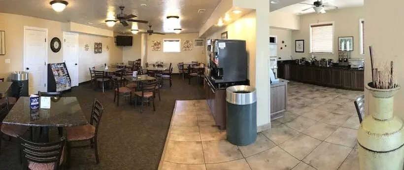 Отель St. George Inn And Suites