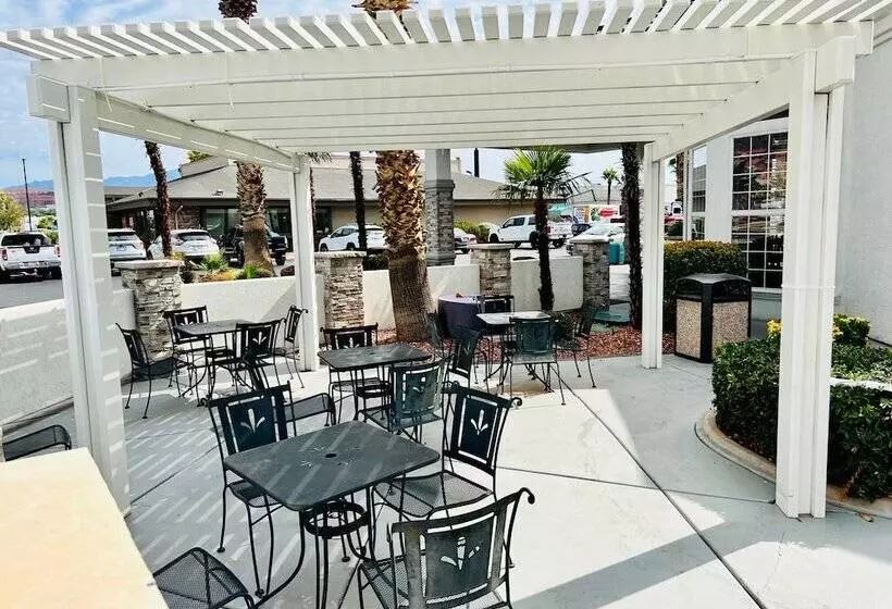 Отель St. George Inn And Suites