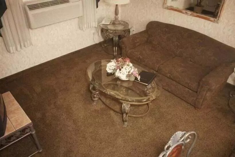 Отель St. George Inn And Suites