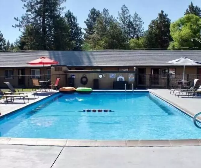 مُتل Cascade Lodge