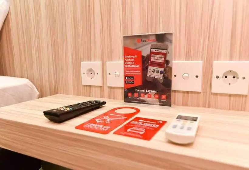 Hotelli Reddoorz Plus @ Ketapang Satu Beach Kupang