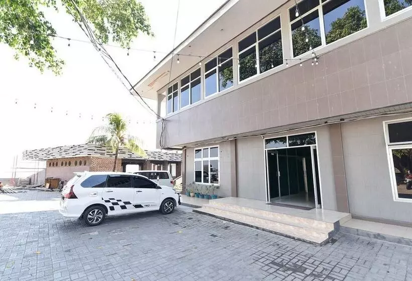 Hotelli Reddoorz Plus @ Ketapang Satu Beach Kupang