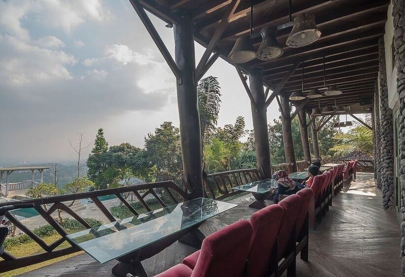 Hotel Reddoorz Resort @ Lembang 2