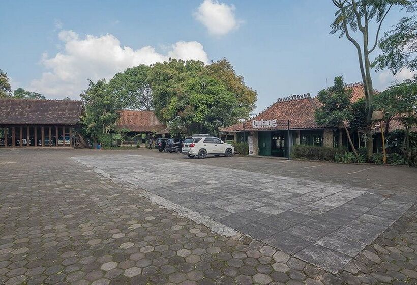 Hotel Reddoorz Resort @ Lembang 2