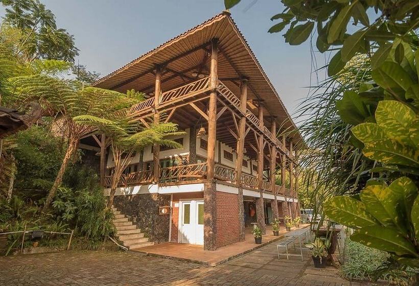 Hotel Reddoorz Resort @ Lembang 2