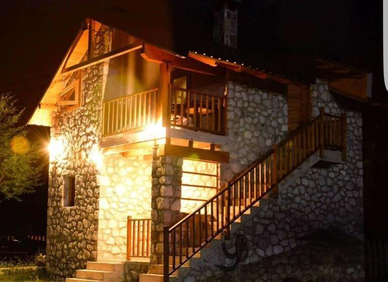 تختخواب و صبحانه Krojet E Rrogamit