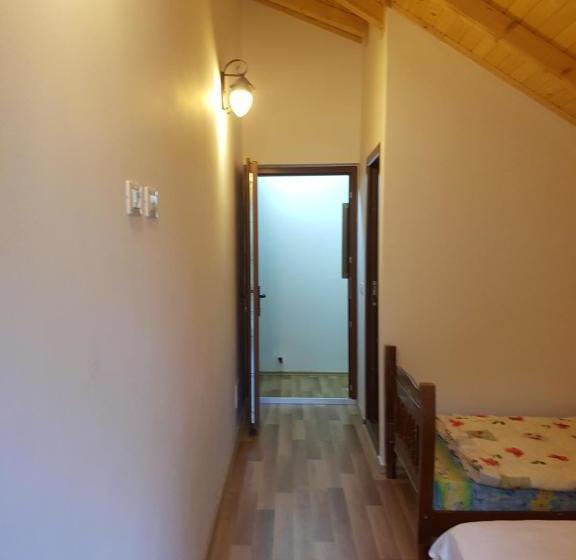 تختخواب و صبحانه Krojet E Rrogamit