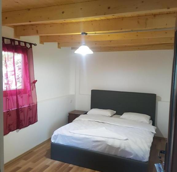 تختخواب و صبحانه Krojet E Rrogamit