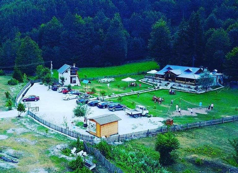 تختخواب و صبحانه Krojet E Rrogamit