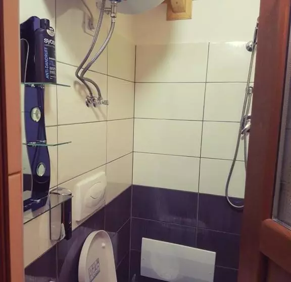 تختخواب و صبحانه Krojet E Rrogamit