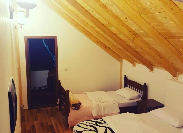 تختخواب و صبحانه Krojet E Rrogamit