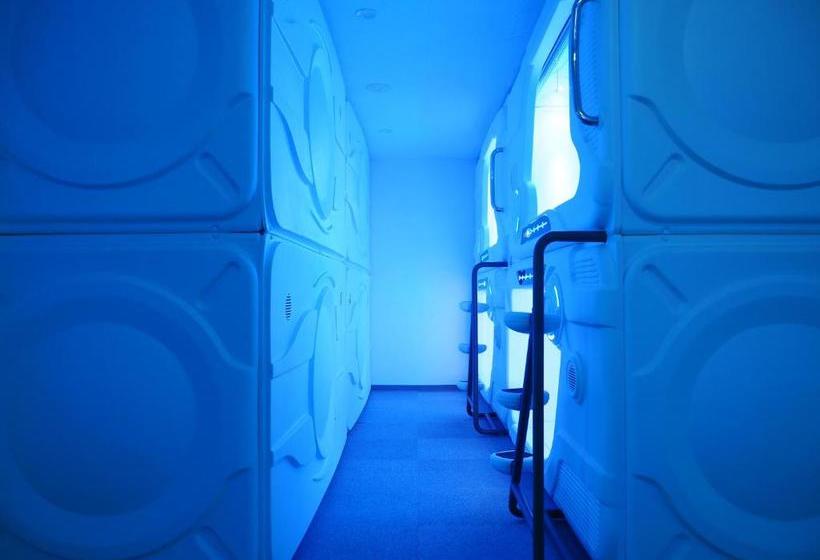 Капсульный Oтель Moon Station Tokyo