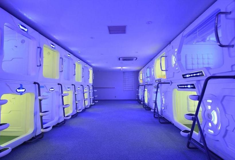 Капсульный Oтель Moon Station Tokyo