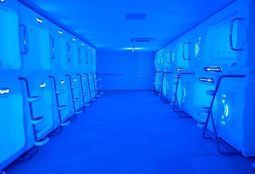 Капсульный Oтель Moon Station Tokyo
