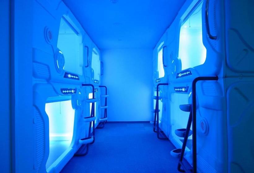 Капсульный Oтель Moon Station Tokyo