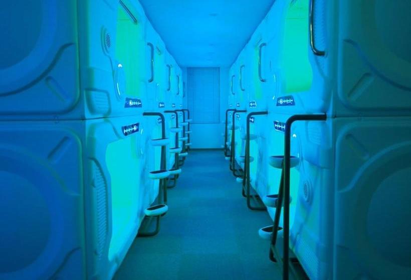 Капсульный Oтель Moon Station Tokyo