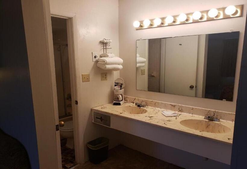 فندق على الطريق OYO Hotel Whitely City Hwy 27 KY