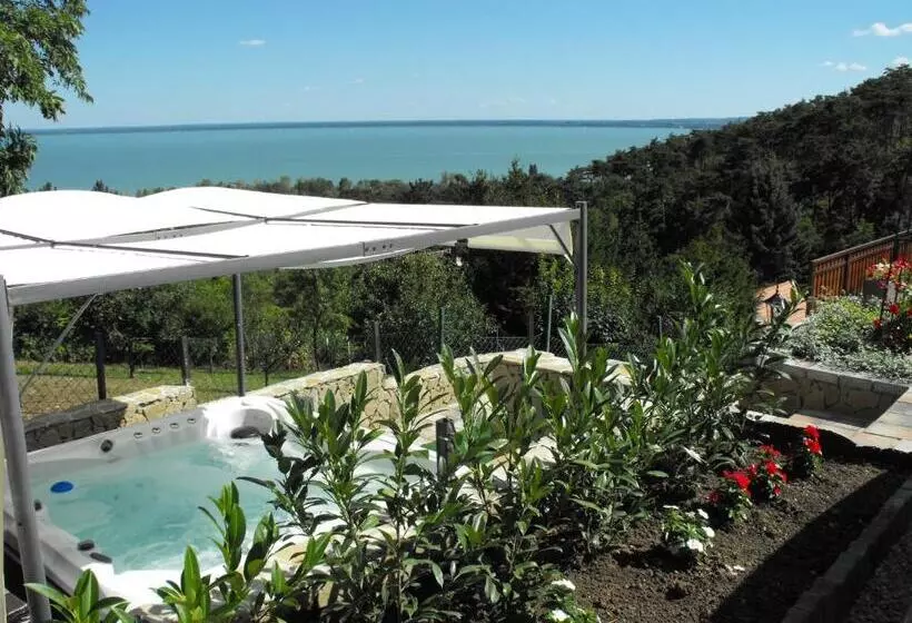 ペンション Ezüsthíd Apartman