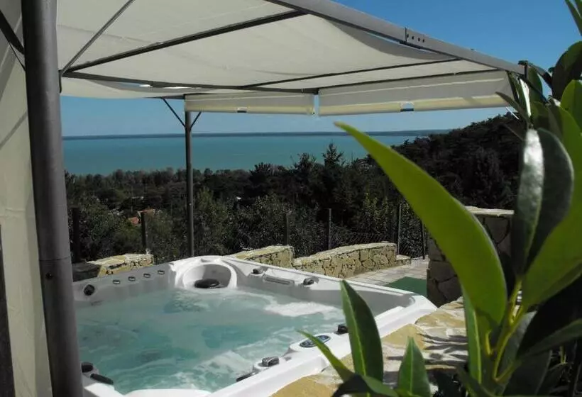 ペンション Ezüsthíd Apartman