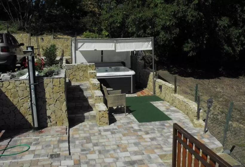 ペンション Ezüsthíd Apartman