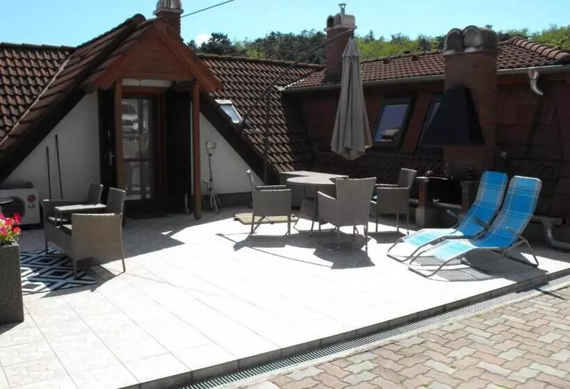 ペンション Ezüsthíd Apartman