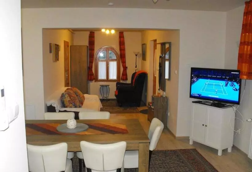 ペンション Ezüsthíd Apartman